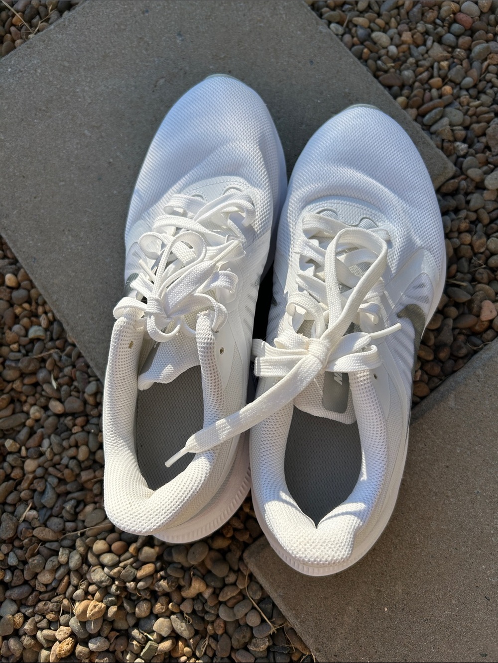 Nike Downshifter 10 Women's Running Shoes White Silver Size 9.5 CI9984-100 - Picture 5 of 7